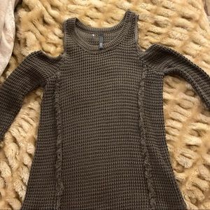 Elon cut out shoulder sweater